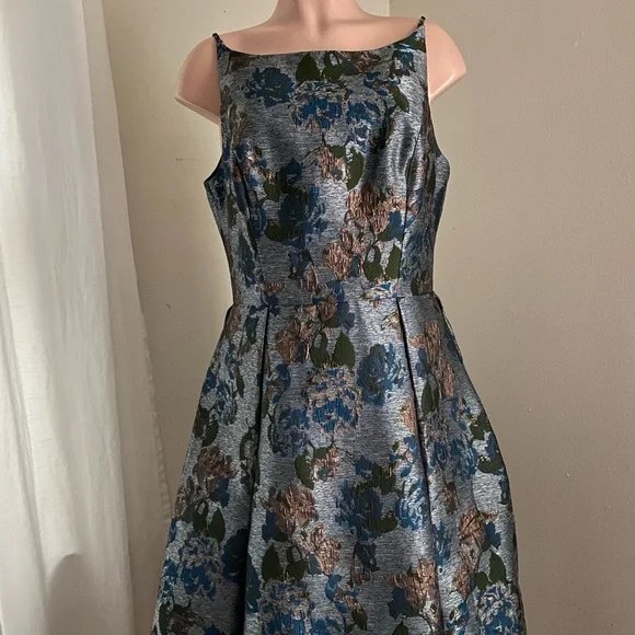 Gal Meets Glam Dress Size 12 - Picture 2 of 13